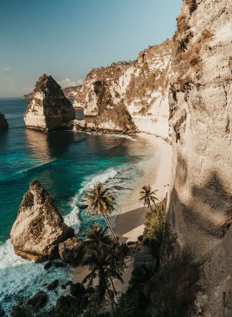 Dramatic coastal cliffs and private cove venue