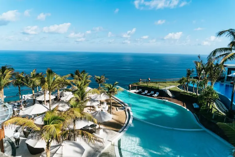 Oceanfront resort lawn and infinity pool wedding venue on Maui